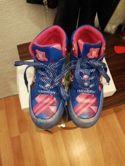 Продаю кроссовки для девочек