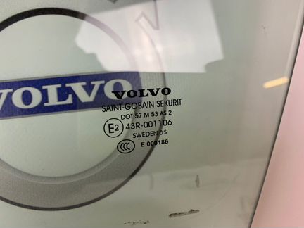 Стекло переднее левое Volvo S60 V70 XC70 оригинал