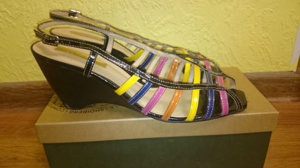 Босоножки на танкетке