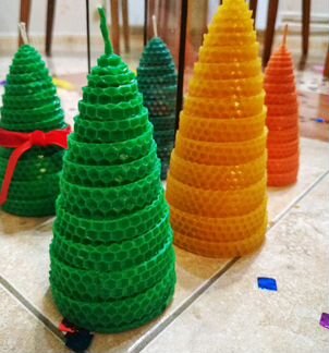 Свеча ёлочка из пчелиного воска (вощина)