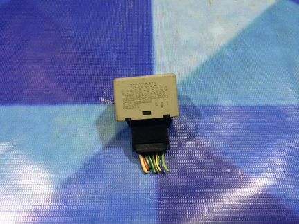 Блок реле Тойота Авенсис Т250