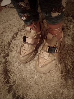 Кроссовки новые осенние