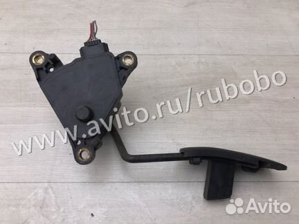 Педаль газа Nissan Tiida C11 HR16DE 2011