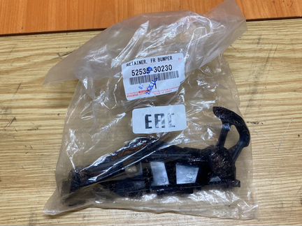 Крепление бампера правое Lexus gs250 gs350 12-16г