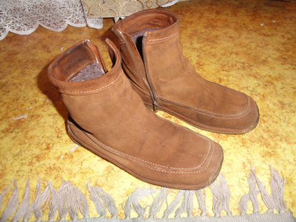 Замшевые ботинки женские