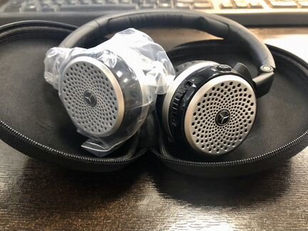 Наушники Mercedes