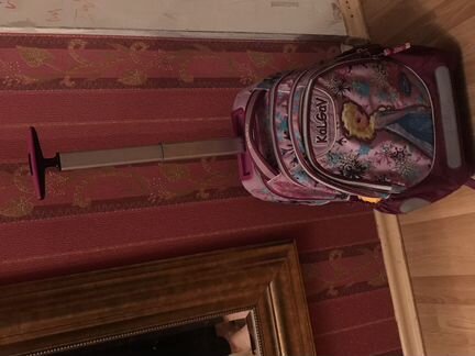 Школьный портфель на колёсах