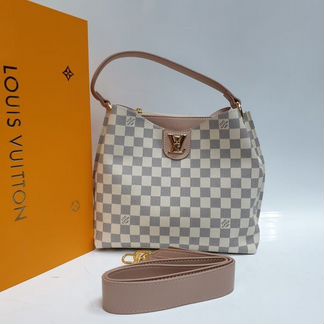 Сумка Louis Vuitton c поворотным замком