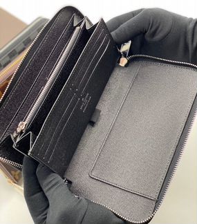 Кошелек Louis Vuitton lv