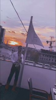 Саксофонист