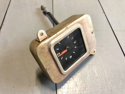 Часы салона газ 24 ачв-2