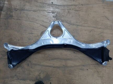 Распорка передняя Audi A6 4G 2.0 cypa 2016