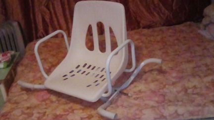 Стул для ванной вращающийся