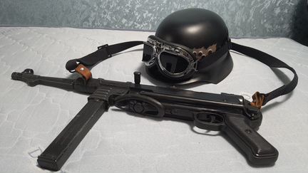 Макет автомат мр-40 + немецкая каска-шлем M40