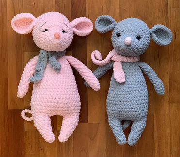 Мышки крючком «София и Мария»