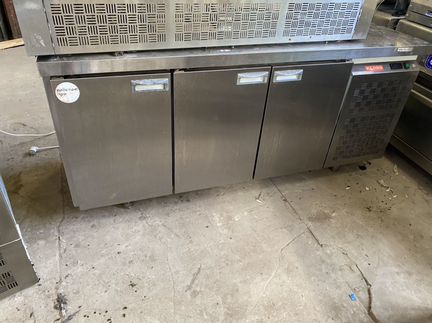 Холодильный стол 3-х дверный