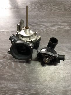 Корпус термостата Audi A8 079121113N 079121112D