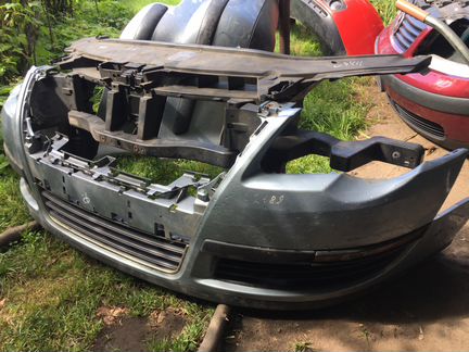 Бампер передний голубой б/у vw passat b6