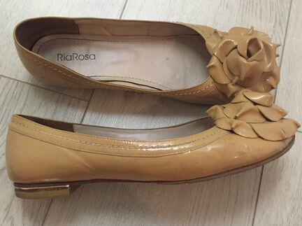 Бежевые балетки из натуральной лакированной кожи