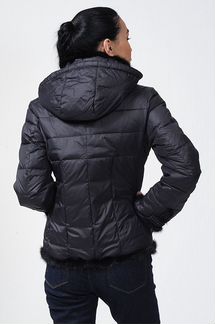 Чёрная куртка пуховик