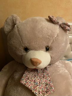 Огромный плюшевый медведь