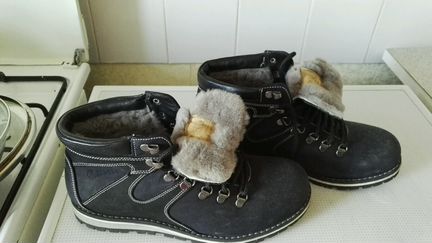 Ботинки мужские. Нубук, овчина