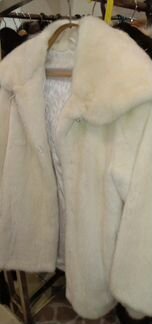 Шубы норковые много