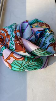 Платок шелковый новый