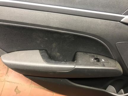 Обшивка задней двери левой Hyundai Elantra 2017