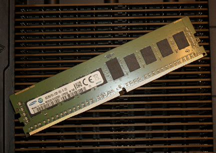 Серверная память 8gb Samsung 2Rx8 M393A1G43DB0