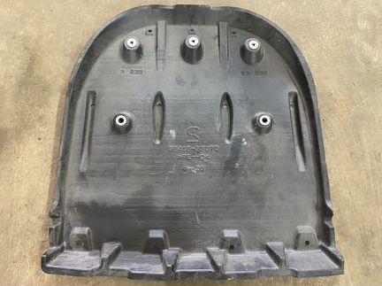 Защита ниши запаски 58415-33070 Toyota Camry 70