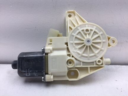 Мотор стеклоподъемника задний правый Mercedes E350