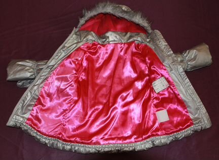 Нарядная демисезонная куртка фирмы 