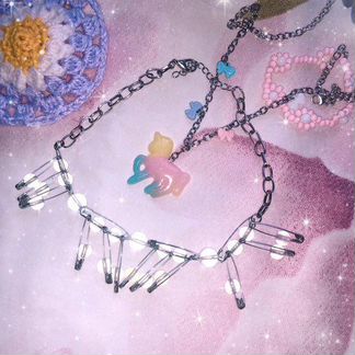 Чокер с цепью и бусинами