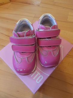 Кроссовки 22р