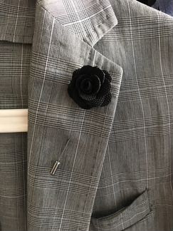 Булавка в лацкан пиджака чёрный цветок Hugo Boss
