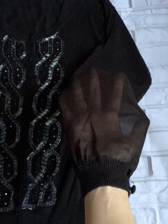 Трикотажная кофта с ручной вышивкой