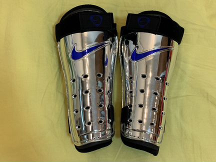 Футбольные щитки nike