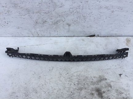 Усилитель бампера передний Volkswagen Golf