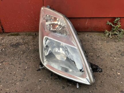 Фара правая Toyota Prius NHW20 (2003-2011)